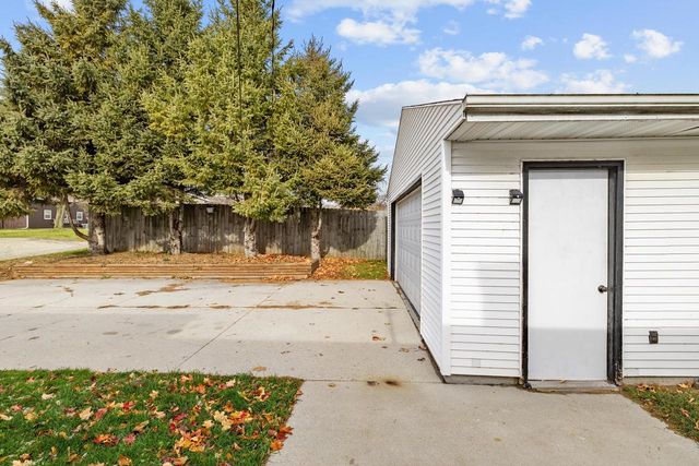 1330 Mayflower AVENUE, Sheboygan, WI 53083