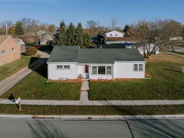 1330 Mayflower AVENUE, Sheboygan, WI 53083