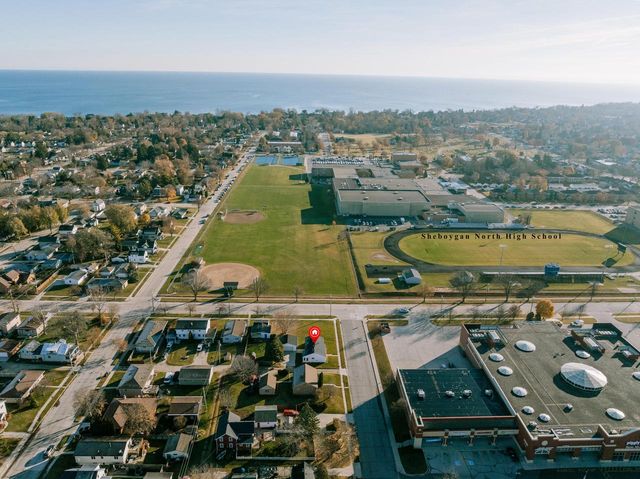 1330 Mayflower AVENUE, Sheboygan, WI 53083