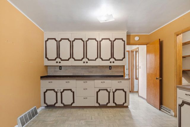 1330 Mayflower AVENUE, Sheboygan, WI 53083