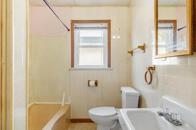 1330 Mayflower AVENUE, Sheboygan, WI 53083