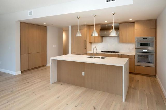 450 FIRST 208, Los Altos, CA 94022