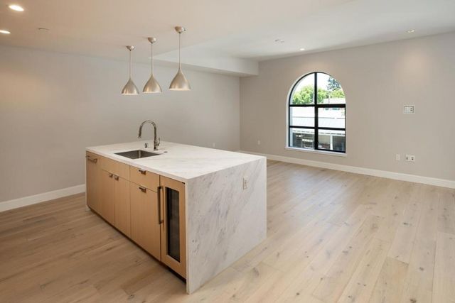 450 FIRST 208, Los Altos, CA 94022