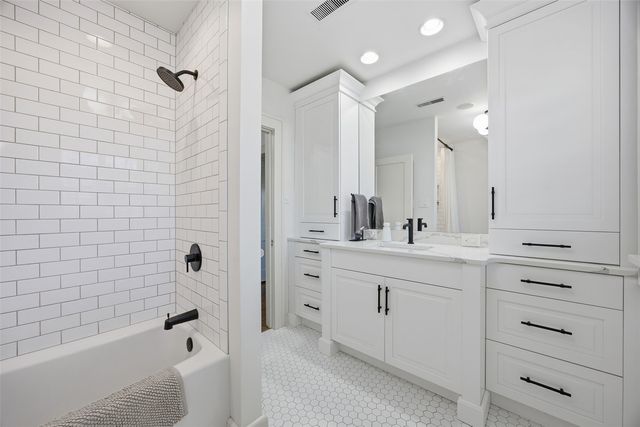 2249 Grande Avenue SE, Cedar Rapids, IA 52403