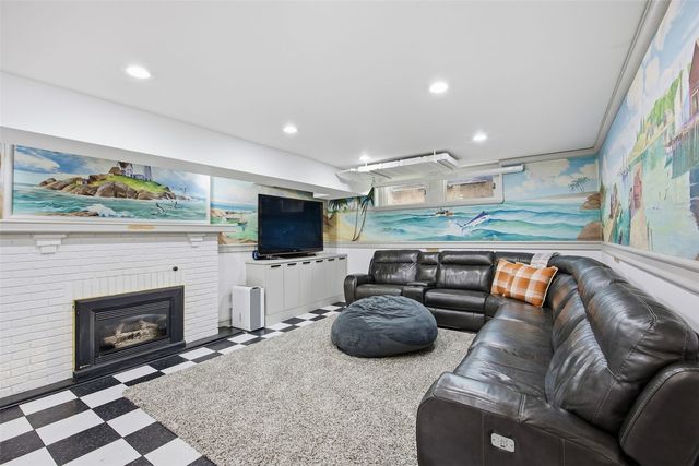 2249 Grande Avenue SE, Cedar Rapids, IA 52403