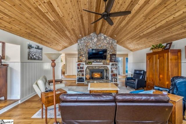 46 Lawrence Avenue, Fountain Inn, SC 29644