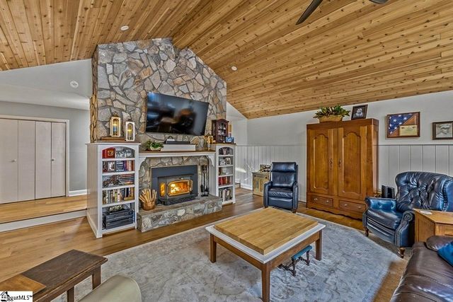 46 Lawrence Avenue, Fountain Inn, SC 29644