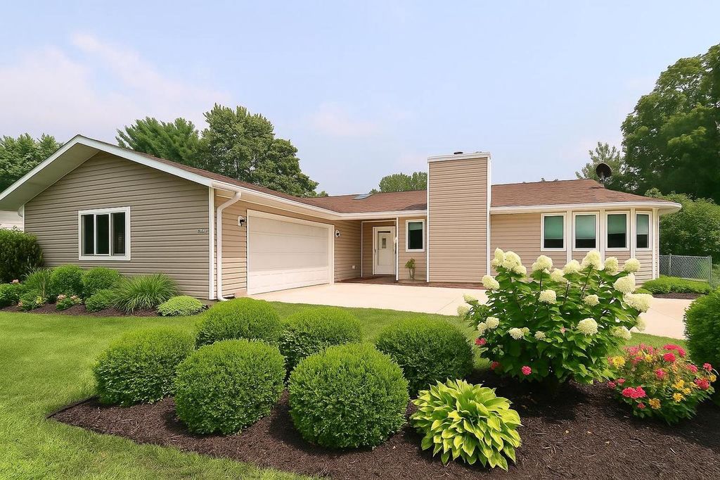 2105 Yorkshire Drive, Beloit, WI 53511