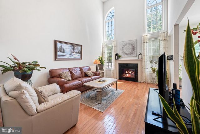 16 FARMINGTON CT, Bordentown, NJ 08505