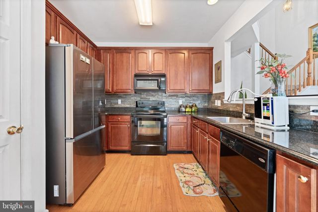 16 FARMINGTON CT, Bordentown, NJ 08505