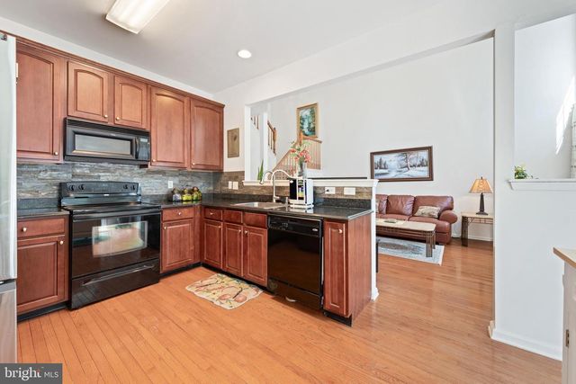 16 FARMINGTON CT, Bordentown, NJ 08505