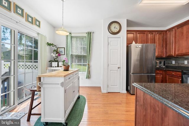 16 FARMINGTON CT, Bordentown, NJ 08505
