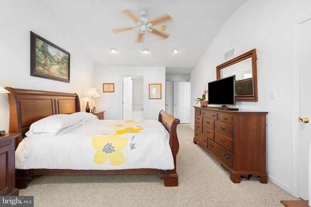 16 FARMINGTON CT, Bordentown, NJ 08505