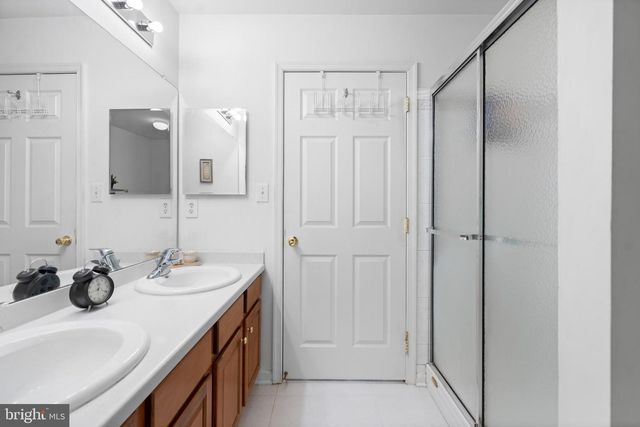 16 FARMINGTON CT, Bordentown, NJ 08505