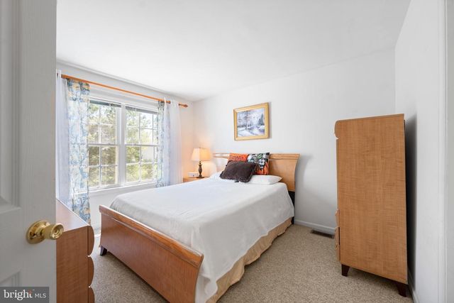 16 FARMINGTON CT, Bordentown, NJ 08505