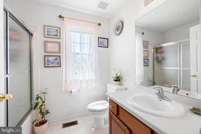 16 FARMINGTON CT, Bordentown, NJ 08505