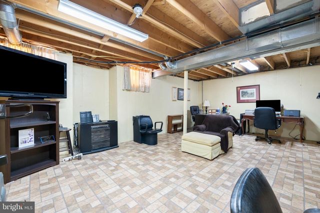 16 FARMINGTON CT, Bordentown, NJ 08505
