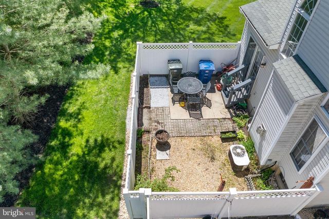 16 FARMINGTON CT, Bordentown, NJ 08505