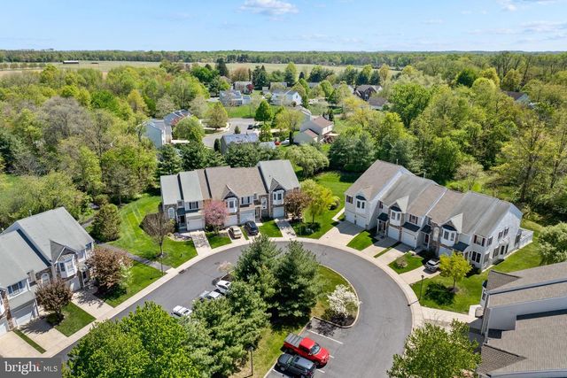 16 FARMINGTON CT, Bordentown, NJ 08505