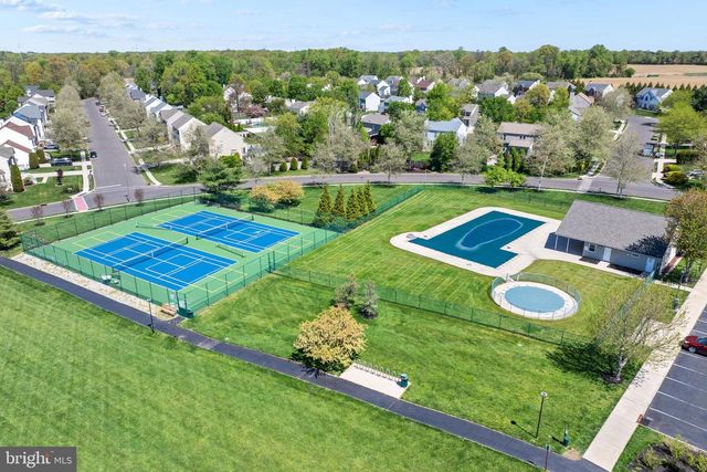 16 FARMINGTON CT, Bordentown, NJ 08505
