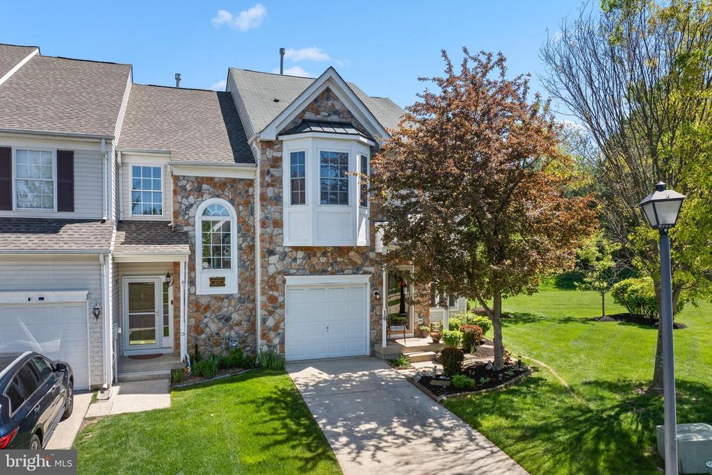 16 FARMINGTON CT, Bordentown, NJ 08505