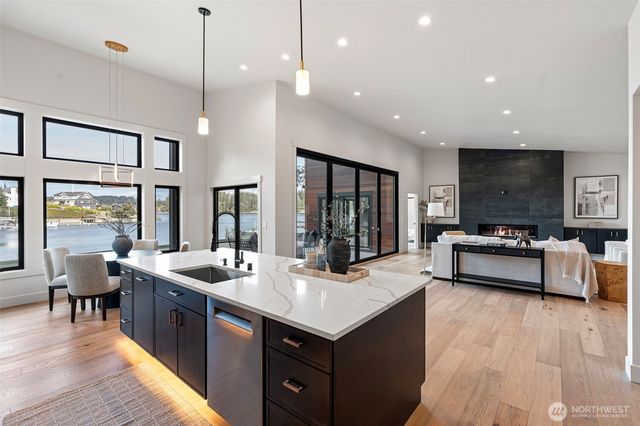 364 N Shore Blvd, Fox Island, WA 98333