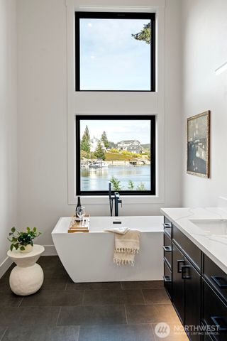 364 N Shore Blvd, Fox Island, WA 98333