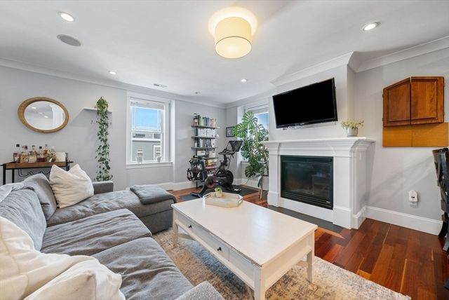 29 Mount Vernon St 29-3, Boston, MA 02125