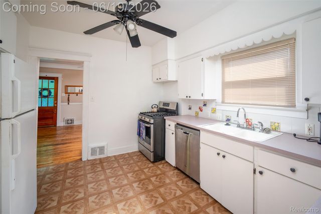 11 Leonore Street, Mt. Clemens, MI 48043