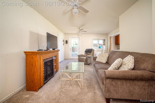 11 Leonore Street, Mt. Clemens, MI 48043