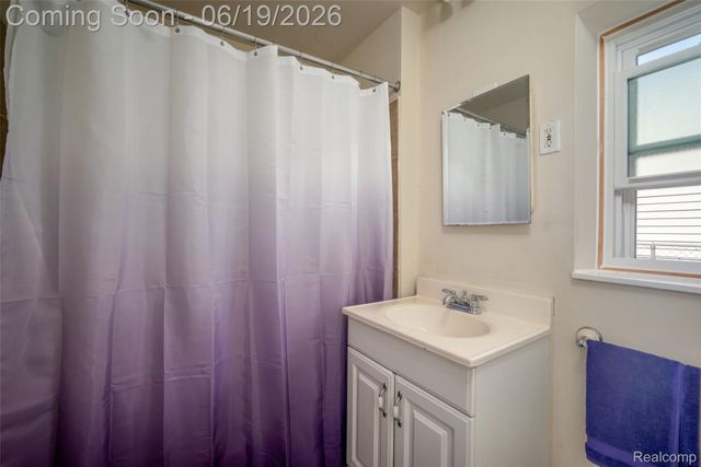 11 Leonore Street, Mt. Clemens, MI 48043