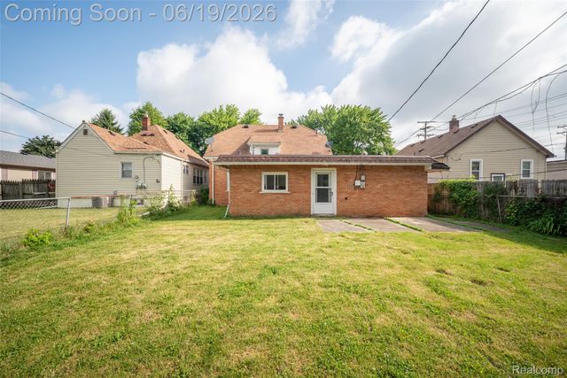 11 Leonore Street, Mt. Clemens, MI 48043