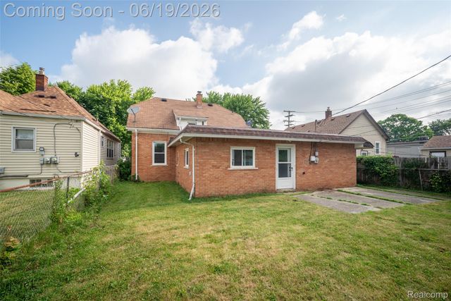 11 Leonore Street, Mt. Clemens, MI 48043