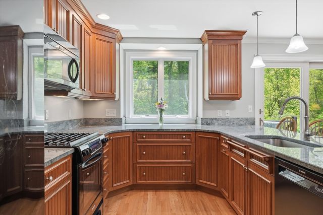 87 Elm St, Newbury, MA 01922