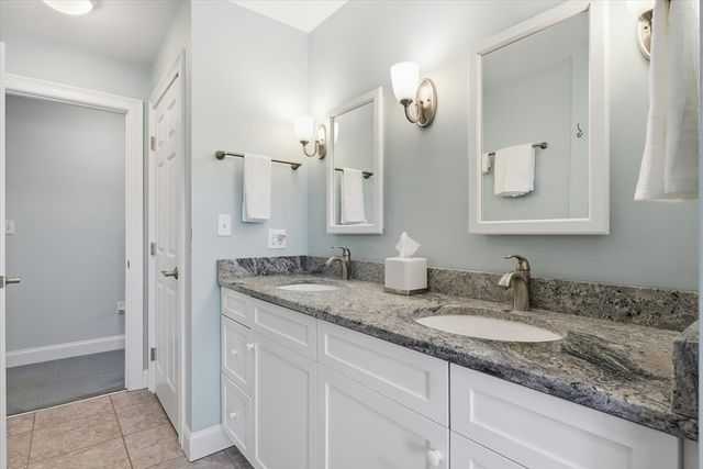 87 Elm St, Newbury, MA 01922