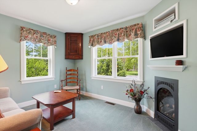 87 Elm St, Newbury, MA 01922