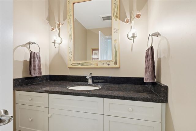 87 Elm St, Newbury, MA 01922