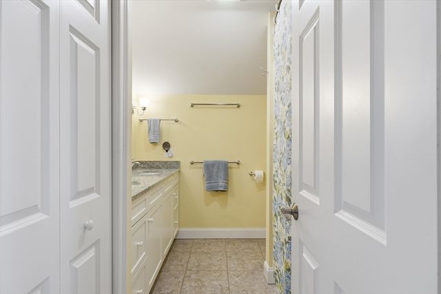 87 Elm St, Newbury, MA 01922