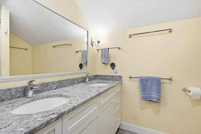 87 Elm St, Newbury, MA 01922