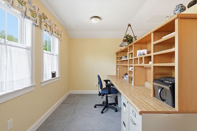 87 Elm St, Newbury, MA 01922