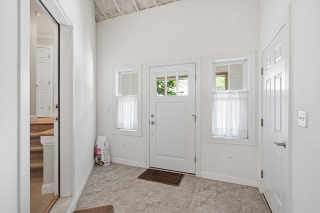 87 Elm St, Newbury, MA 01922