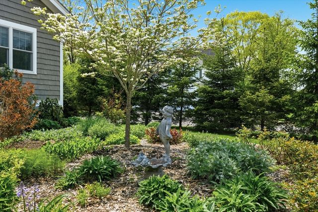 87 Elm St, Newbury, MA 01922