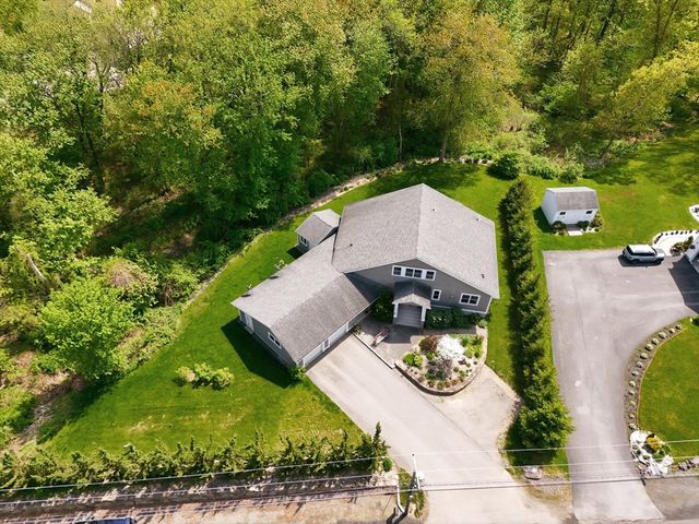 87 Elm St, Newbury, MA 01922