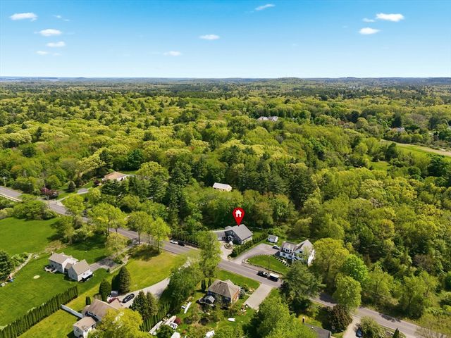 87 Elm St, Newbury, MA 01922