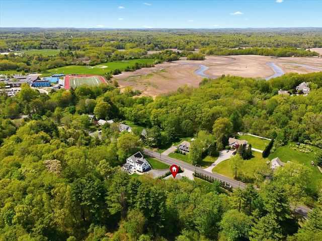87 Elm St, Newbury, MA 01922