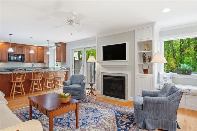 87 Elm St, Newbury, MA 01922