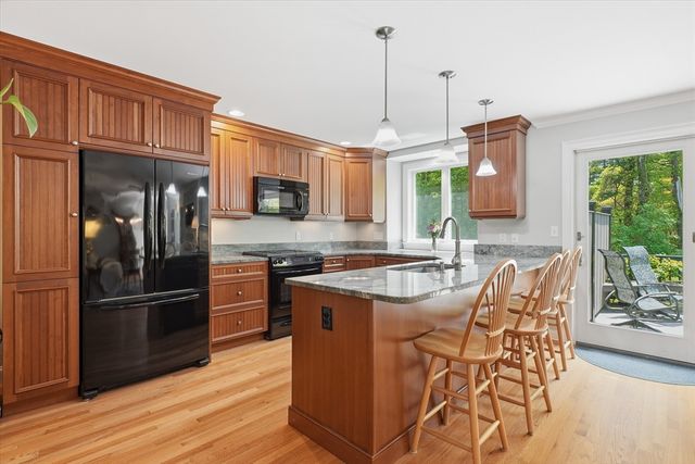 87 Elm St, Newbury, MA 01922