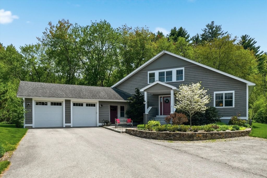 87 Elm St, Newbury, MA 01922