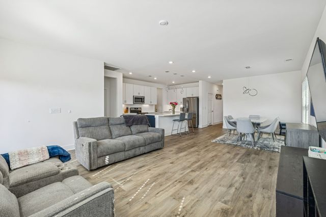 401 Mattieton Ln, Gallatin, TN 37066