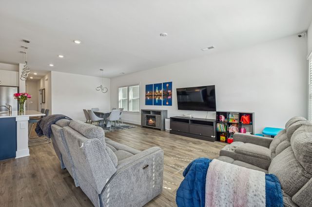 401 Mattieton Ln, Gallatin, TN 37066